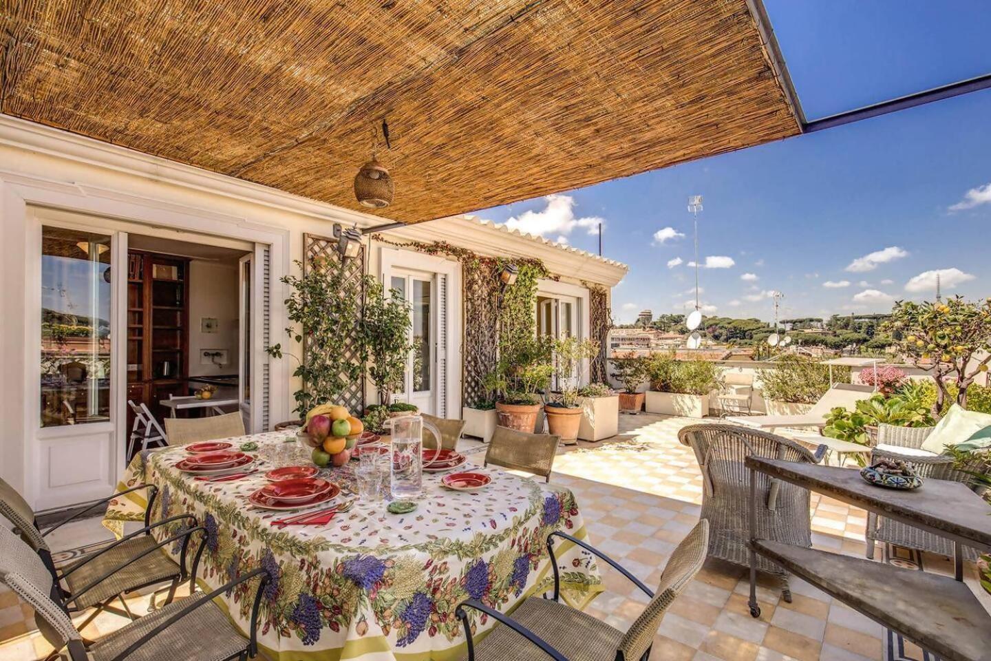 Lejlighed Attic With Terrace Overlooking St Peters Basilica *